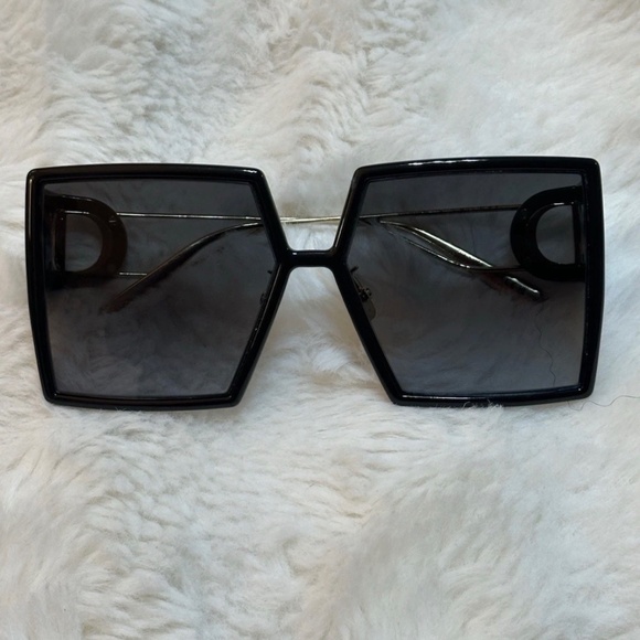 Dior Accessories - Dior 30Montaigne SU Sunglasses